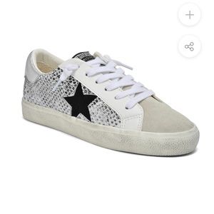 Never worn Vintage Havana black star sneakers